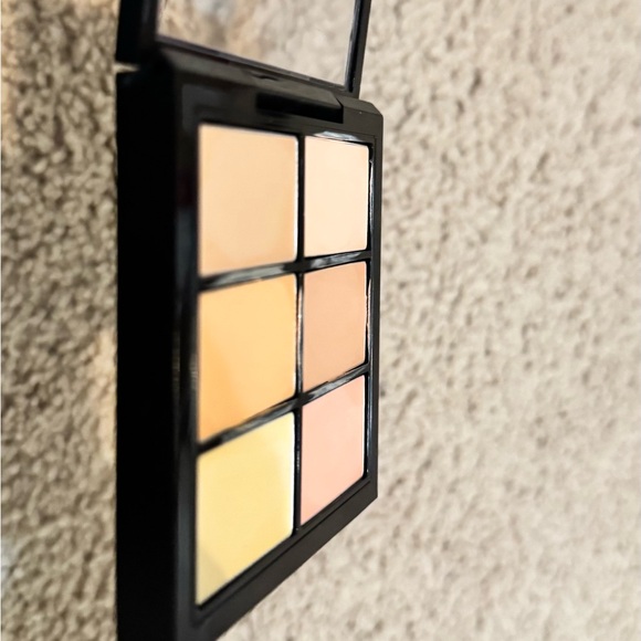 MAC Conceal and Correct Palette Light -6 Shade Cream - Picture 7 of 11